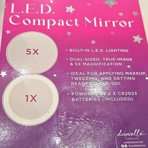 Danielle Creations 5X LED Rhinestone Heart Compact Mirror - Picture 6 of 6